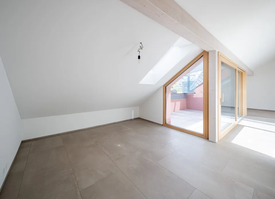 2.5 Zimmer Dachgeschoss Wohnung mit Loggia