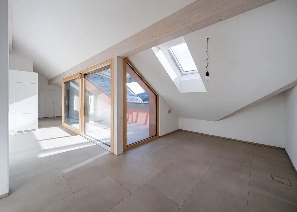 2.5 Zimmer Dachgeschoss Wohnung mit Loggia