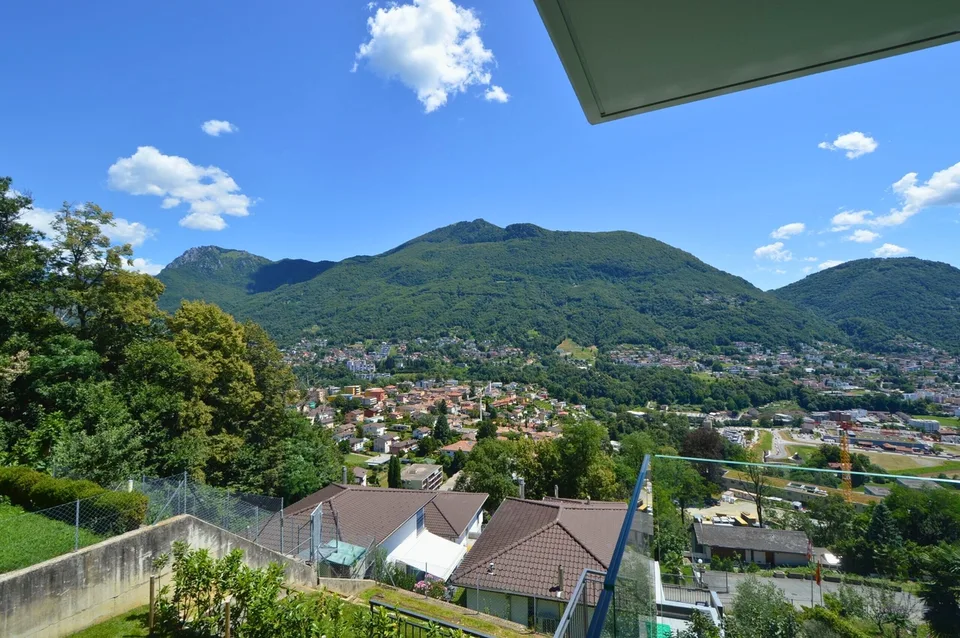 Elegante appartamento con ampia terrazza panoramica in residenza esclusiva