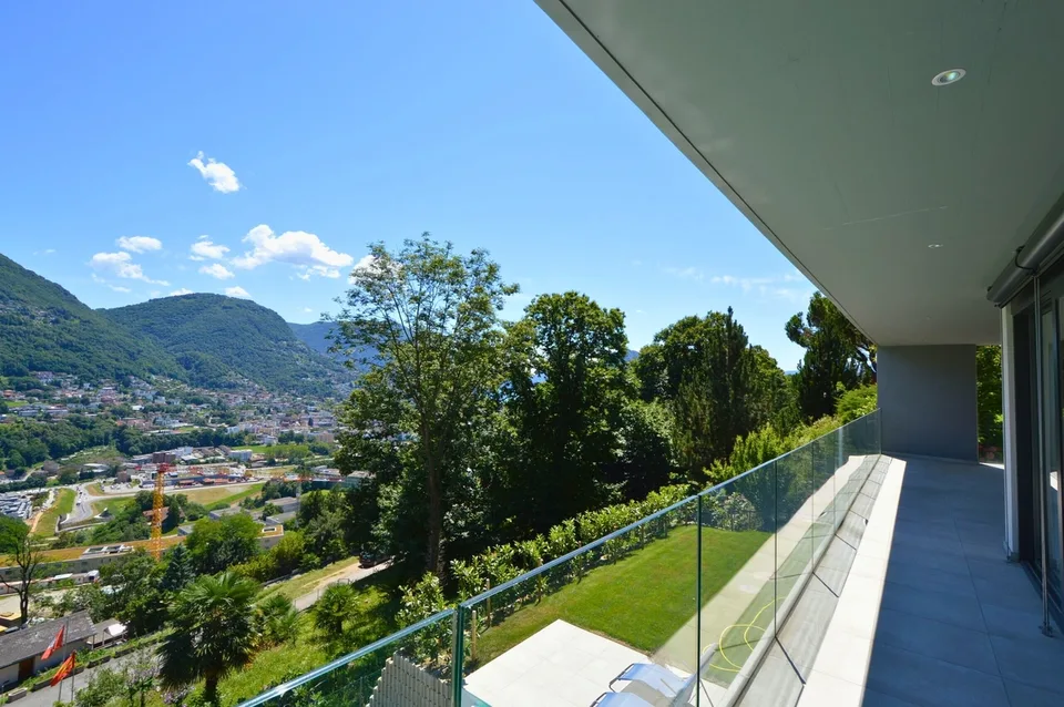 Elegante appartamento con ampia terrazza panoramica in residenza esclusiva