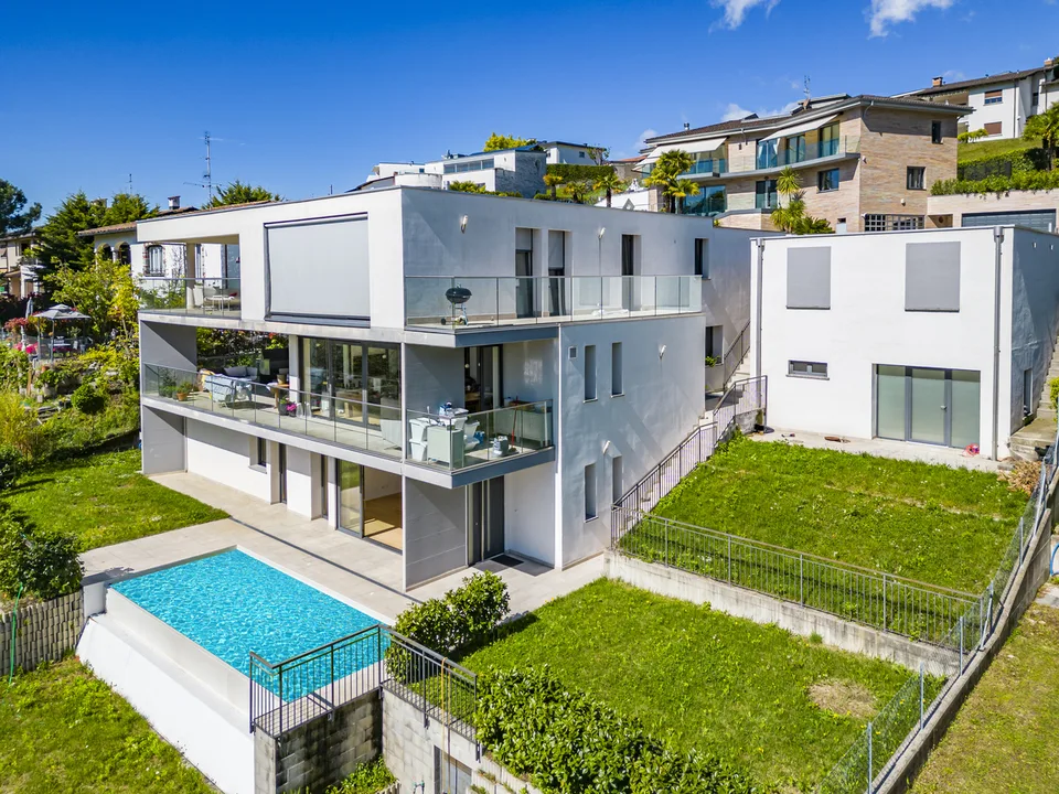 Elegante appartamento con ampia terrazza panoramica in residenza esclusiva