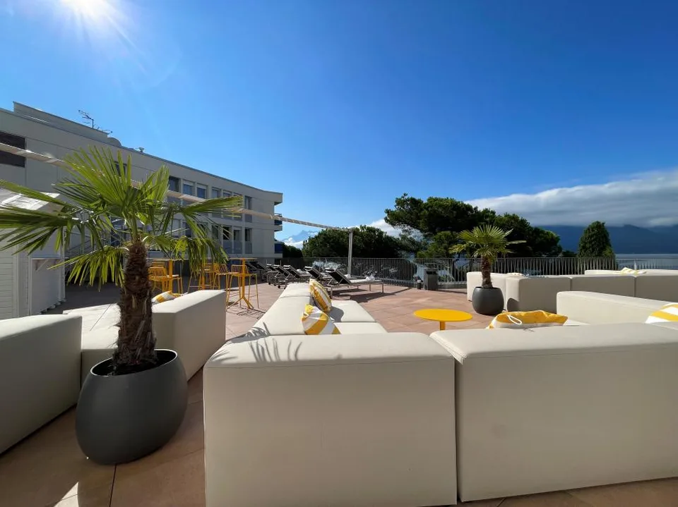 AMPIA CAMERA ARREDATA NELL'HOTEL MONA