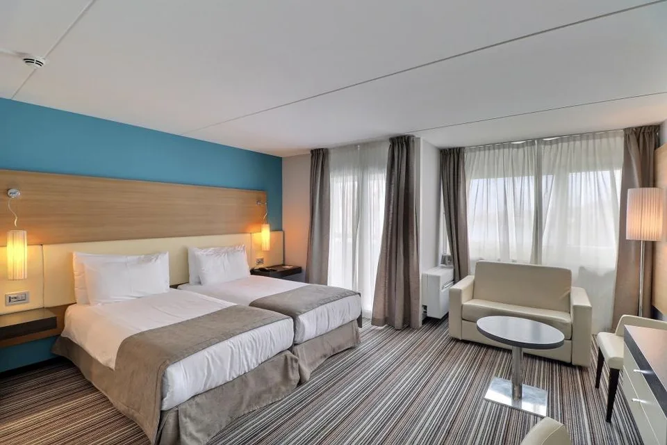 AMPIA CAMERA ARREDATA NELL'HOTEL MONA