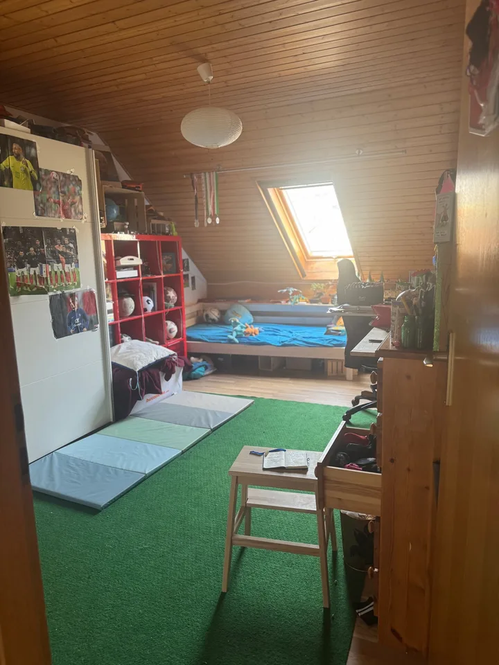 Charmantes Dachwohnung mit 6.5 Zimmern in Bière – Foto 7 von 10