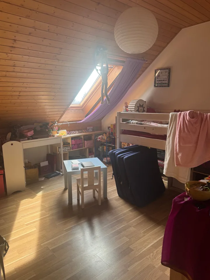Charmantes Dachwohnung mit 6.5 Zimmern in Bière – Foto 6 von 10