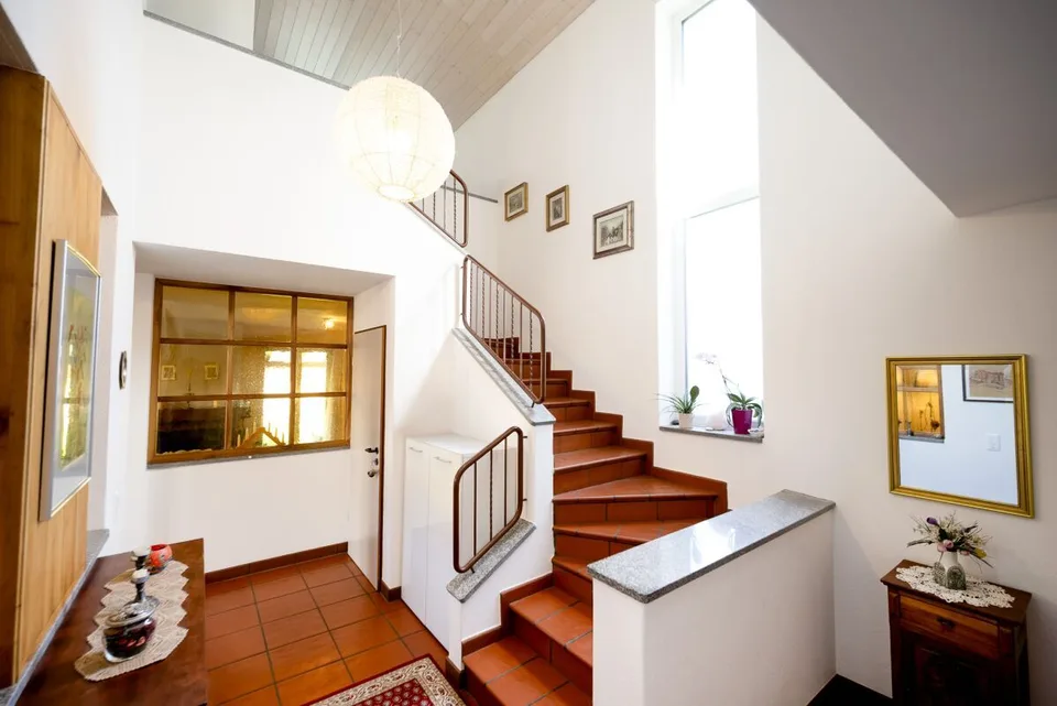 Exklusive Villa mit grossem Garten – Foto 9 von 15