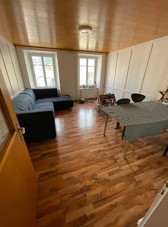Maison de rang charmante de 6 pièces sur Reitbahnstrasse à Glarus