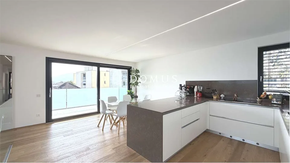 Dachwohnung Duplex mit privatem Pool auf dem Dach in Agno