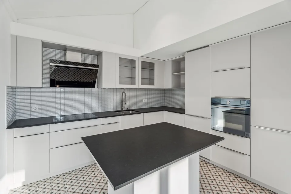 Elegante duplex di 5.5 locali con soppalco e ascensore privato