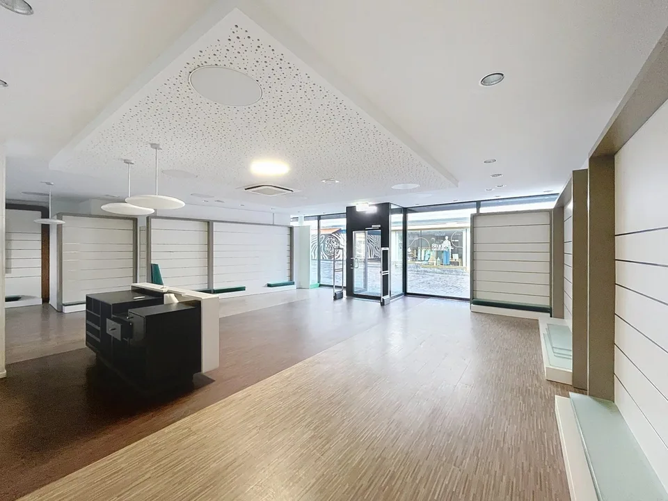Local commercial au centre de Sion - Grandes surfaces modulables