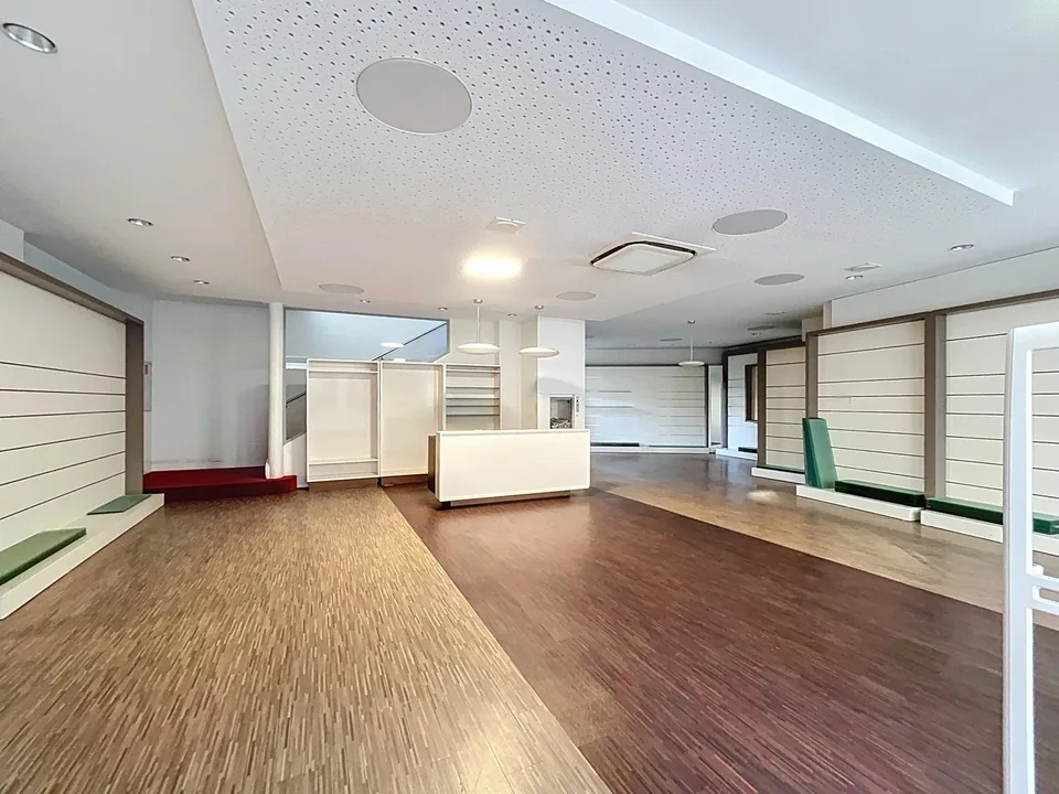 Lokal im Zentrum von Sion - Große modulare Flächen