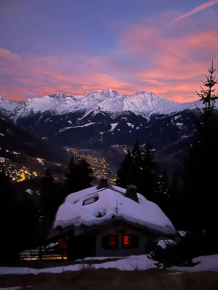 BELLO CHALET SITUATO "IN MEZZO AL NULLA" VISTA IMPAREGGIABILE - CALMA