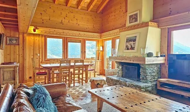BELLO CHALET SITUATO "IN MEZZO AL NULLA" VISTA IMPAREGGIABILE - CALMA