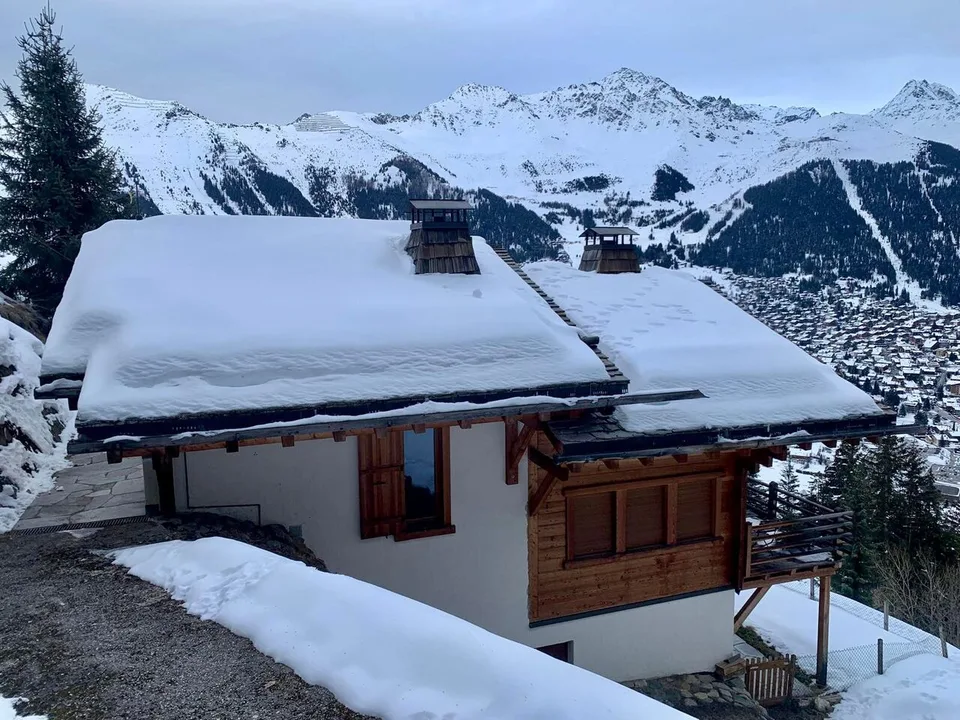 JOLI CHALET SITUE "AU MILIEU DE NULLE PART" VUE IMPRENABLE - CALME