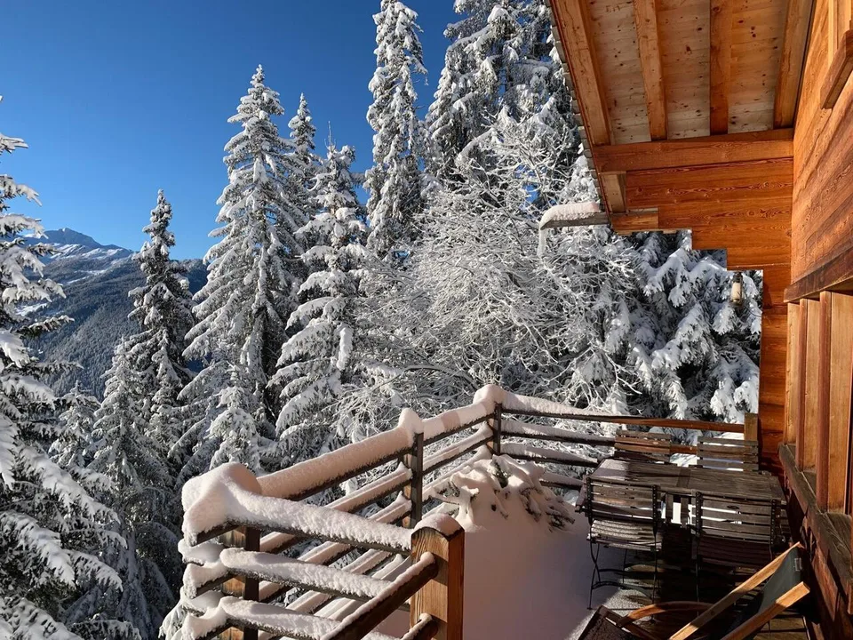 BELLO CHALET SITUATO "IN MEZZO AL NULLA" VISTA IMPAREGGIABILE - CALMA