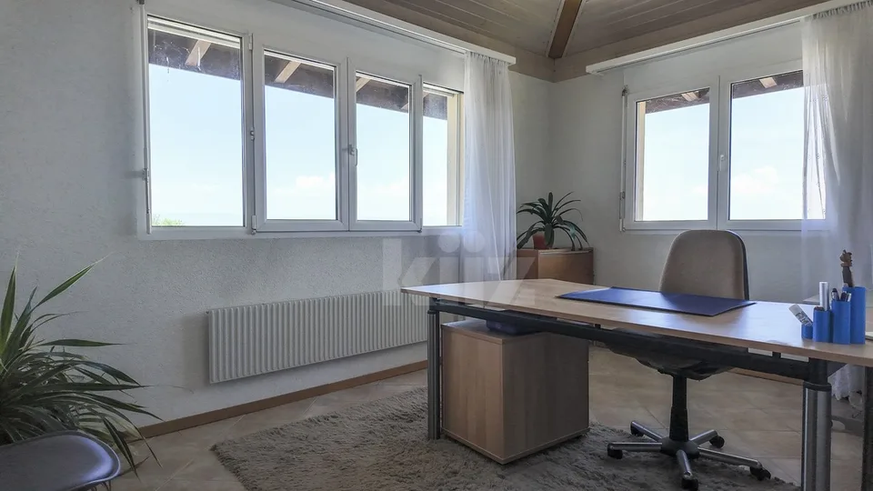 Bello appartamento al 2° piano con balcone e ascensore – foto 7 di 13