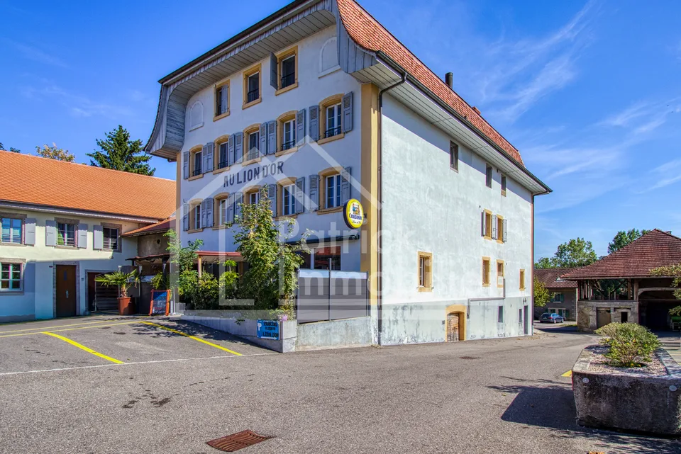 Immeuble d'habitation avec café restaurant Rendement brut 4,89 %