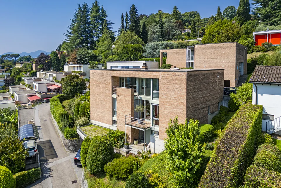 Elegante villa con giardino in posizione strategica