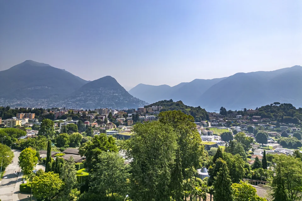 Elegante villa con giardino in posizione strategica