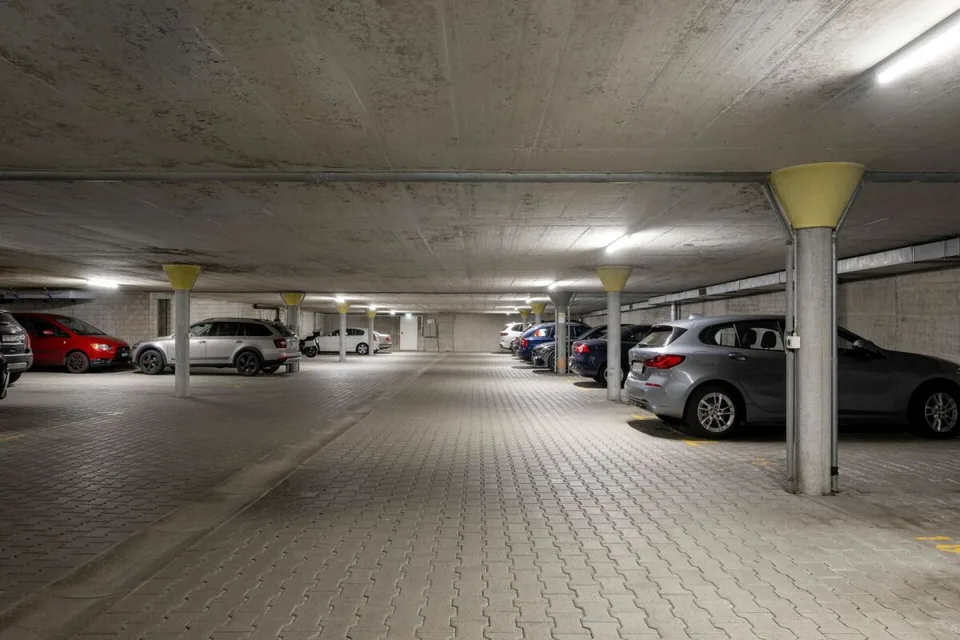 Ideal gelegen an A1 Mägenwil; grosse Plätze mit sehr guter Zufahrt