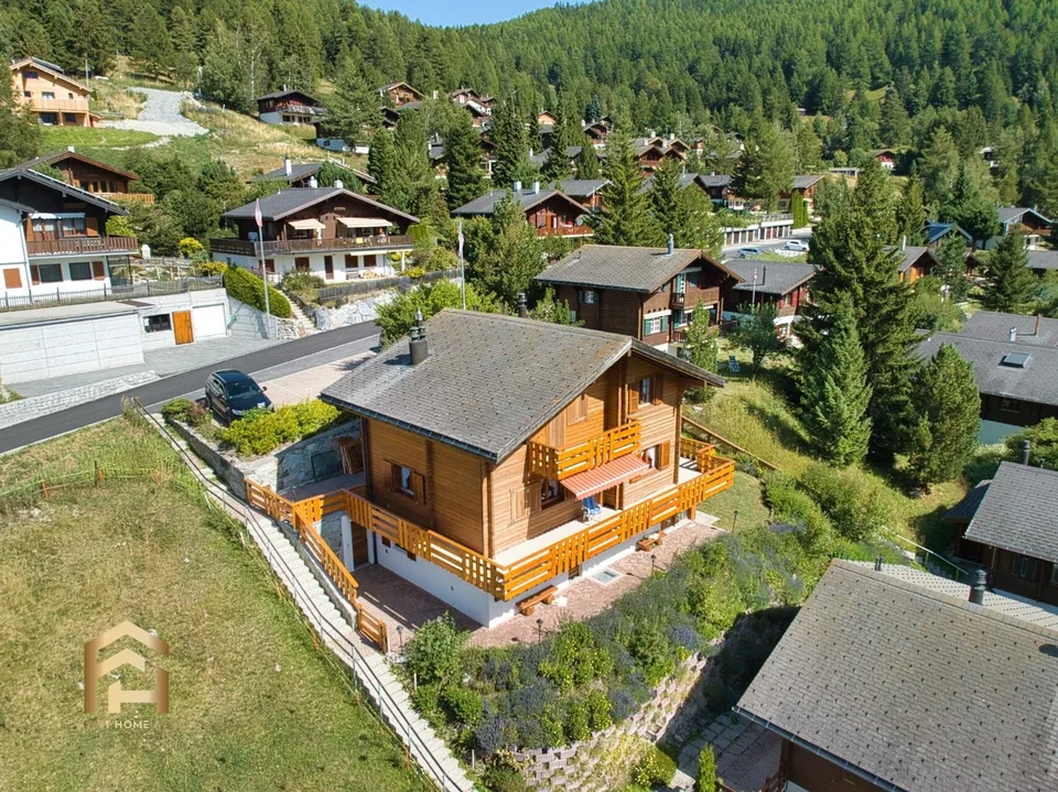 Elegantes Chalet mit zwei eigenständigen Wohnungen und herrlicher Auss