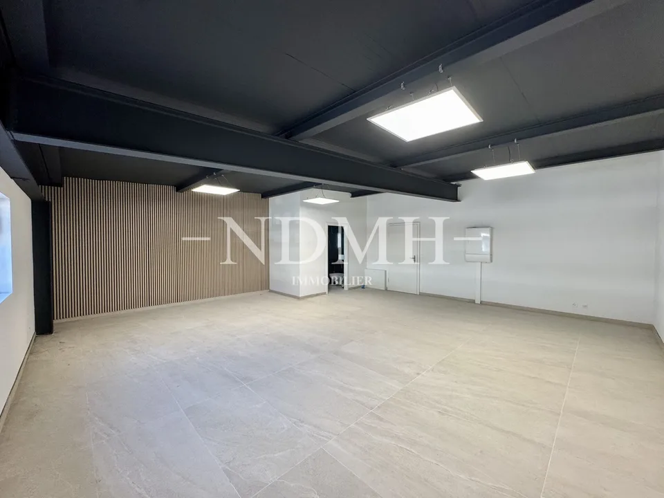 Espace professionnel lumineux et modulable en zone d'activités