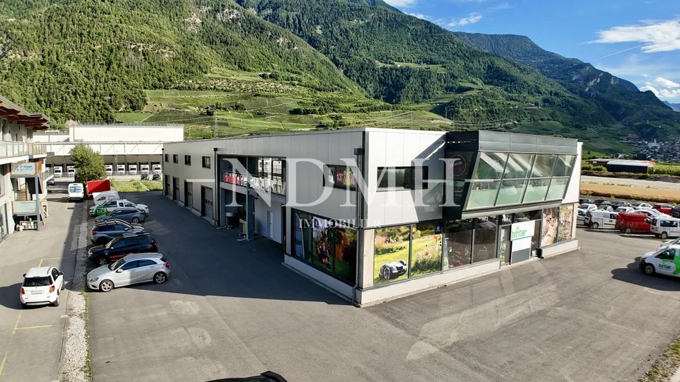 Helles und modulares Gewerbeobjekt in Gewerbezone