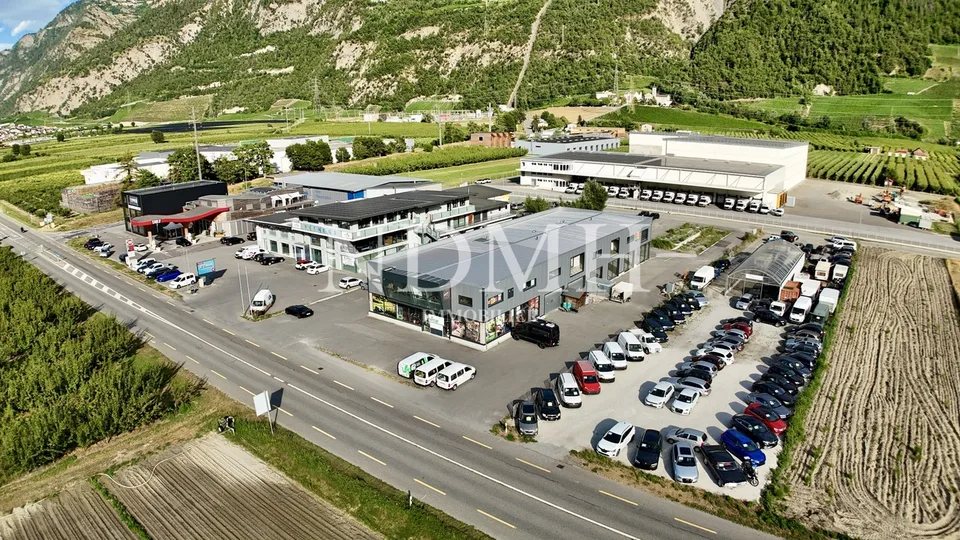 Helles und modulares Gewerbeobjekt in Gewerbezone