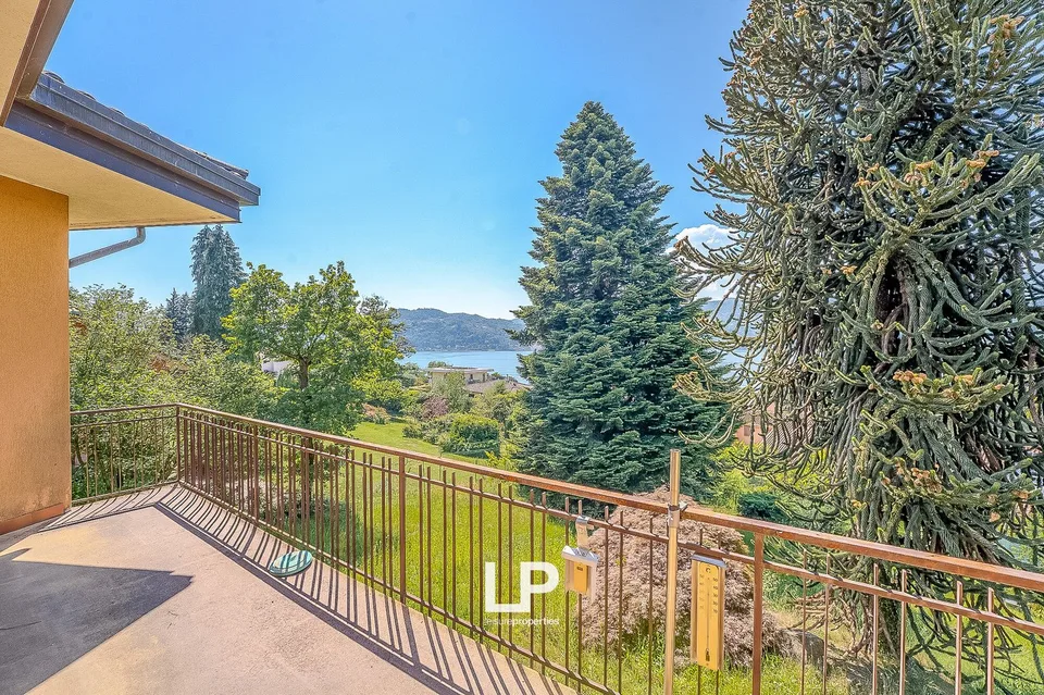 Villa indipendente con vista panoramica sul Lago Maggiore a Ranco – foto 13 di 13