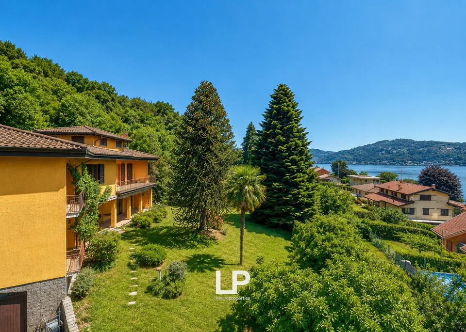 Villa indipendente con vista panoramica sul Lago Maggiore a Ranco – foto 8 di 13