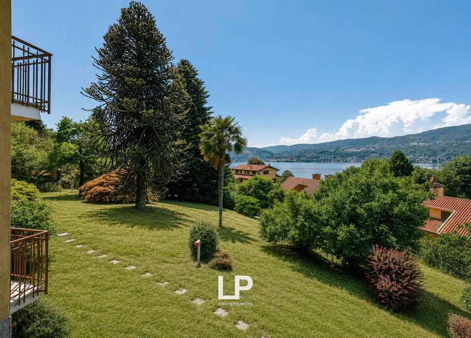 Villa indipendente con vista panoramica sul Lago Maggiore a Ranco – foto 9 di 13