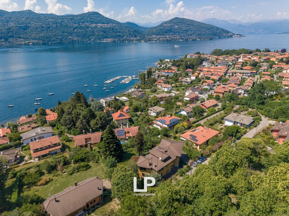 Villa indipendente con vista panoramica sul Lago Maggiore a Ranco – foto 12 di 13