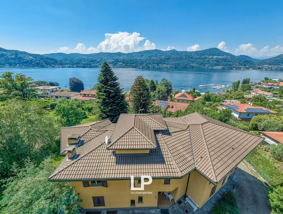 Villa indipendente con vista panoramica sul Lago Maggiore a Ranco