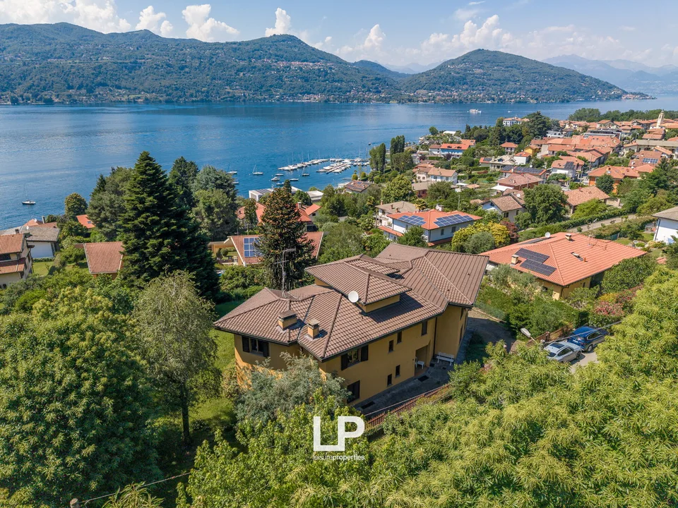 Villa indipendente con vista panoramica sul Lago Maggiore a Ranco – foto 11 di 13
