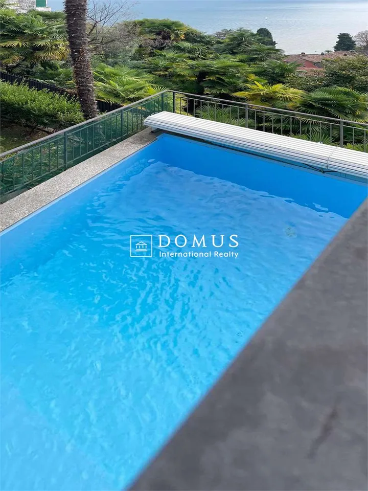 Breathtaking lake view, pool and privacy
