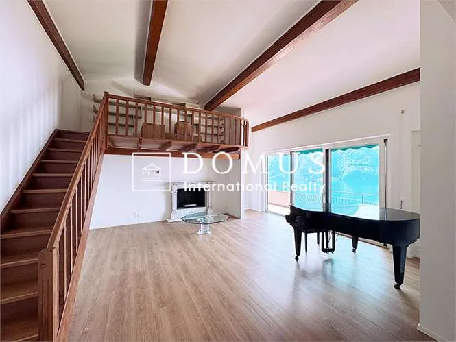 Breathtaking lake view, pool and privacy