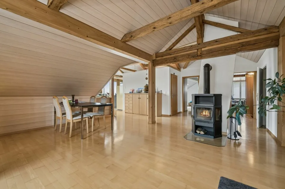 Maison multifamiliale polyvalente avec trois unités et maison unifamiliale attenante avec piscine – photo 8 sur 13