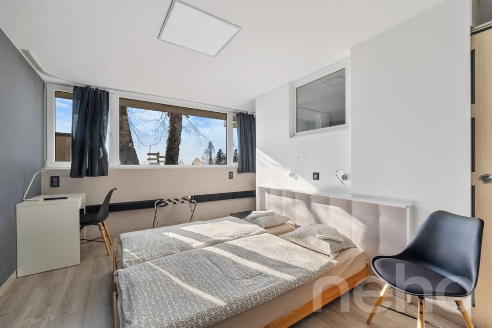 Magnifique hôtel dans cadre idyllique sur 18'000m2 de terrain!