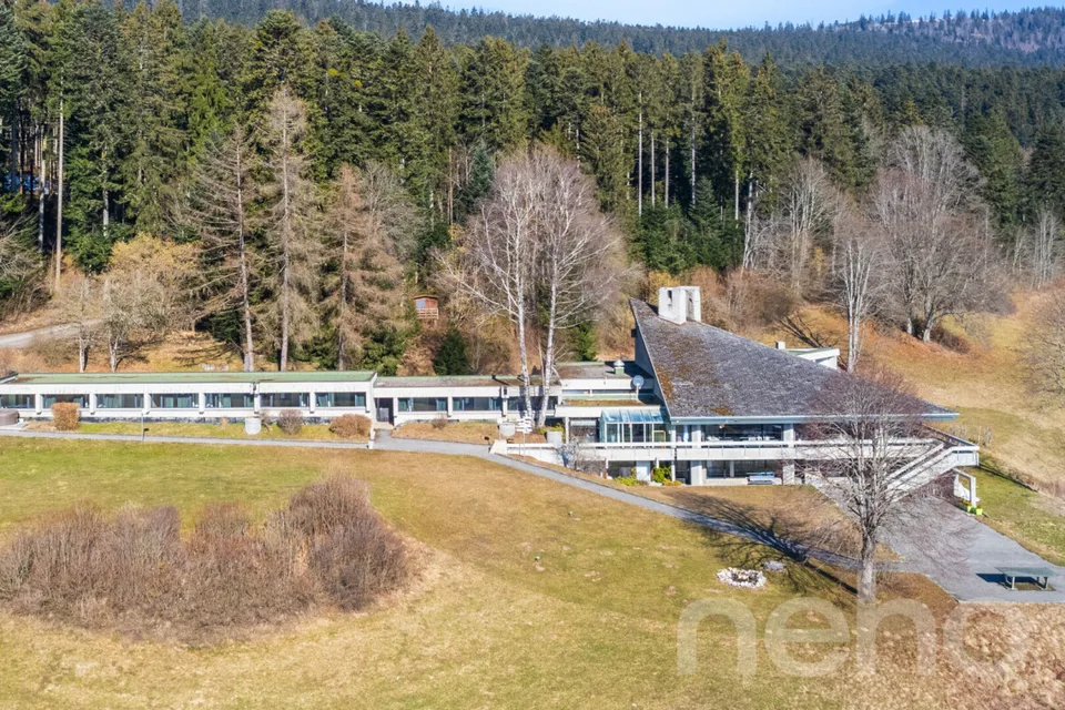 Magnifique hôtel dans cadre idyllique sur 18'000m2 de terrain!