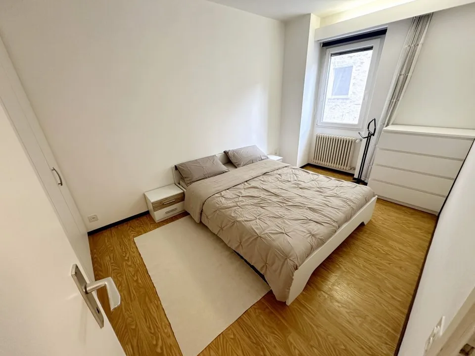 Adjacent semi-detached house with a total of 5.5 rooms or 2 units with 3.5 rooms each