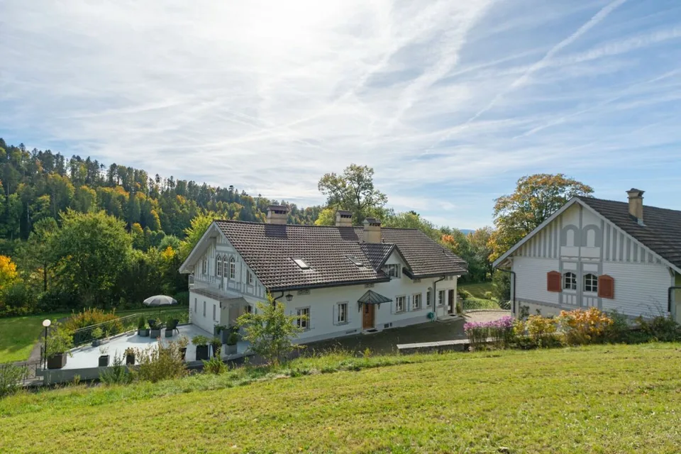 Außergewöhnliches Anwesen in einzigartiger grüner Umgebung nahe La Chaux-de-Fonds