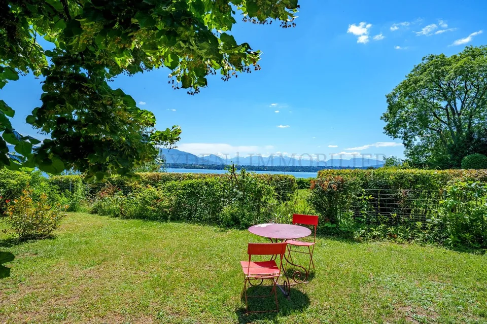Großes Anwesen mit Blick und Nähe zum See