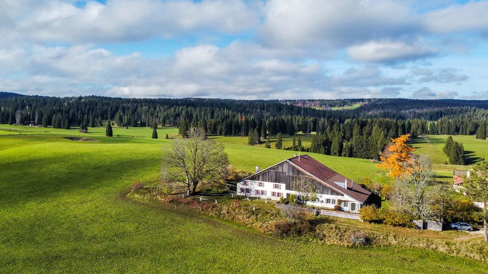 Prächtiges neuchâteloises Nachbarhaus mit 6.5 Zimmern renoviert