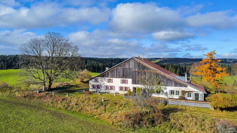 Magnifique ferme mitoyenne neuchâteloise rénovée de 6.5 pces