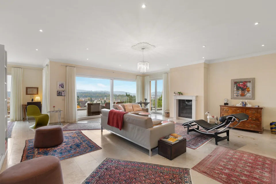 Luxuriöses 6.5-Zimmer Einfamilienhaus an bester Panorama-Lage