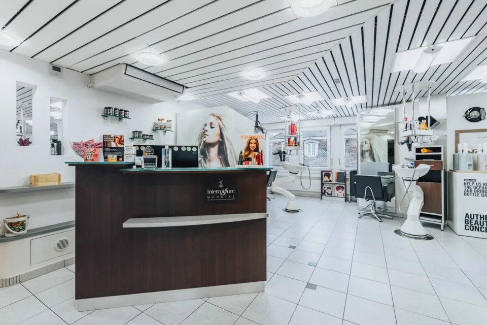Coiffure-Salon (Gewerberaum) 108m2 mit zwei Nebenräumen à 32m2 zu vermieten