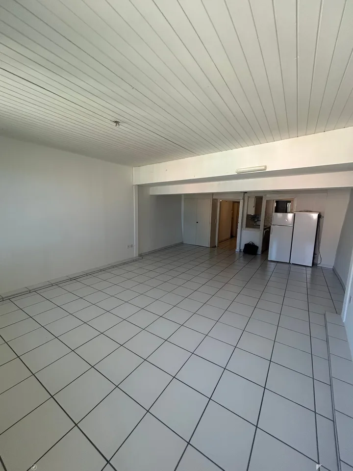 Grand studio au coeur de la vieille ville de Bienne
