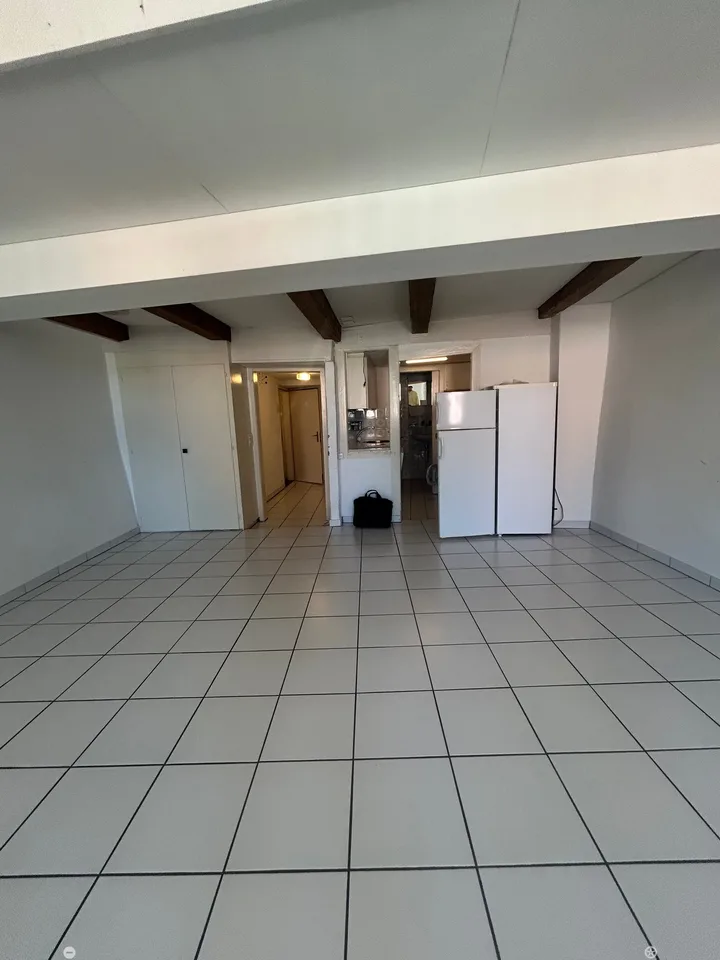 Grand studio au coeur de la vieille ville de Bienne