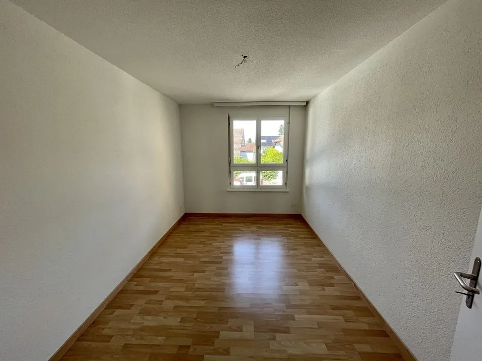 Grosse 3 1/2-Zimmerwohnung, 1. Stock links