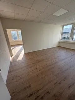 Neurenovierte, attraktive Büros inkl. Küchenbenützung zu vermieten:
